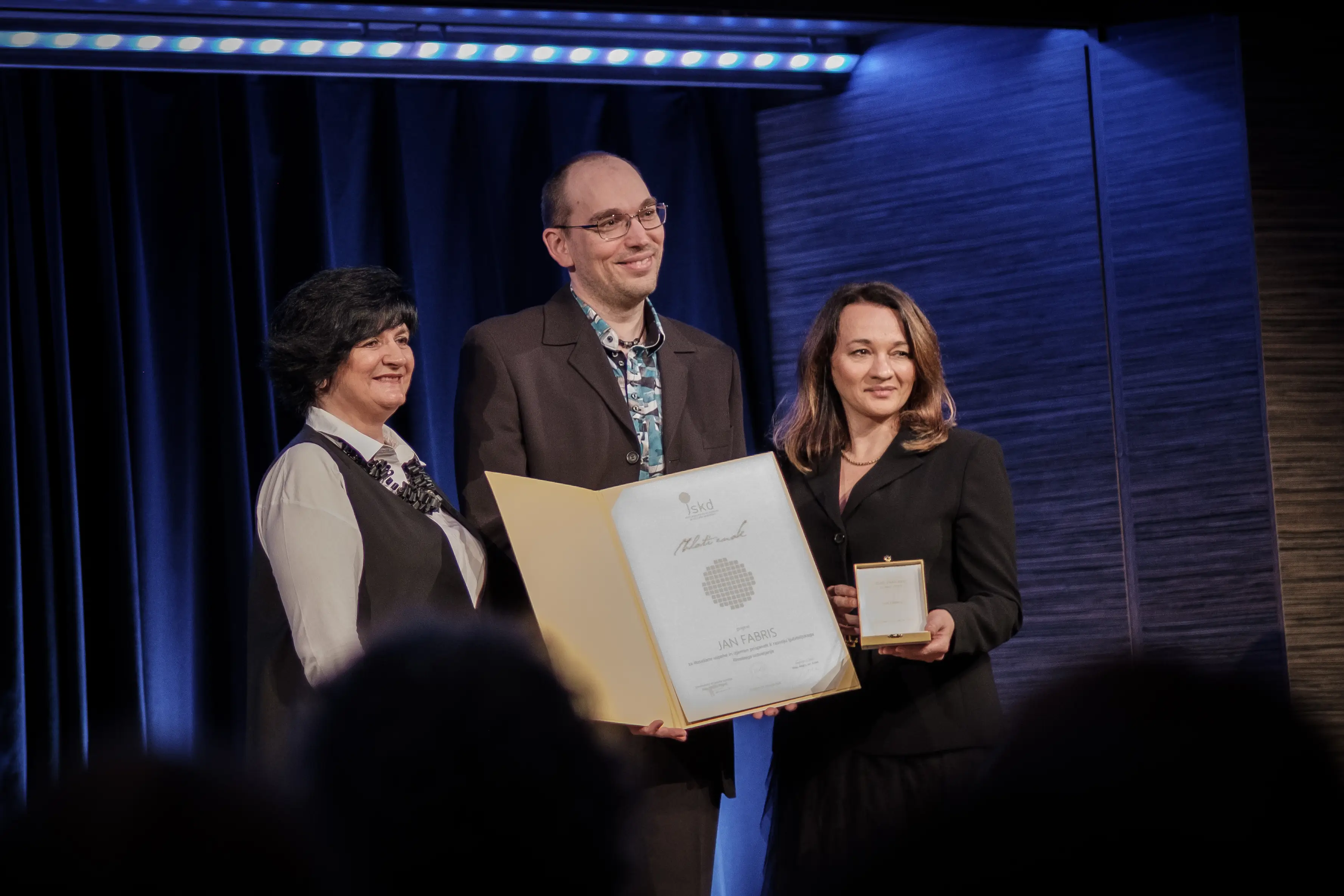 Jan Fabris Receives the Golden Badge of JSKD for Contribution to Independent Film